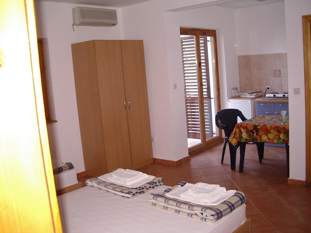 Guest House Zivkovic Sveti Stefan Szoba fotó